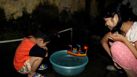 Ký ức về cha tôi - người thợ làm tàu thủy bằng sắt tây