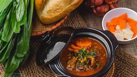 Món ngon mỗi ngày: Cách nấu bò kho bánh mì chuẩn vị miền Trung