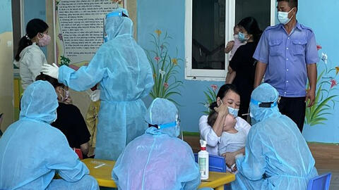 Bộ Y tế nêu nguyên nhân gần 9.400 nhân viên y tế xin thôi việc, nghỉ việc trong 18 tháng qua