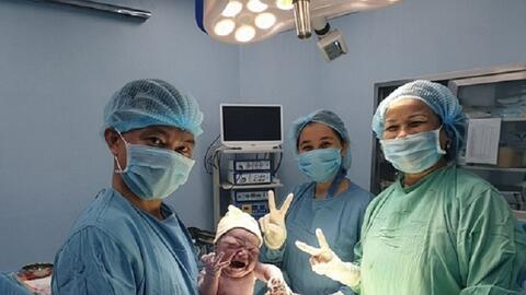 Sản phụ 80kg sinh con nặng tới 5kg