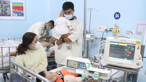 Bác sĩ cảnh báo nguy hiểm biến chứng huyết áp cao ở trẻ bị bệnh tay chân miệng