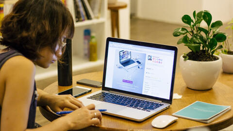 "Làm việc tại nhà" để tránh virus corona: bước tiến trong quá trình bình đẳng giới?