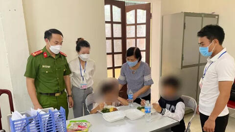 Lộ lý do bé gái 11 tuổi bị cha ruột cởi quần áo, trói lên xà nhà đánh đập