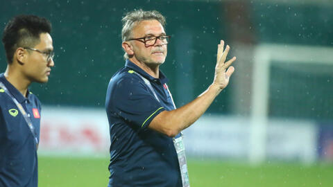 Hiện thực phũ phàng cho ĐTVN & lòng dũng cảm của HLV Troussier