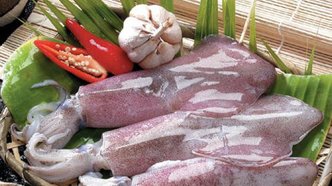 Giá thực phẩm ngày 13/7: Mực ống 280.000 đồng/kg