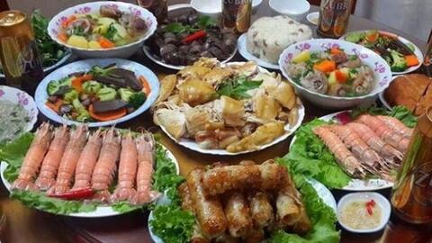 Bữa cơm rằm tháng 7 "sóng gió" và sự vùng lên đúng lúc của nàng dâu đảm