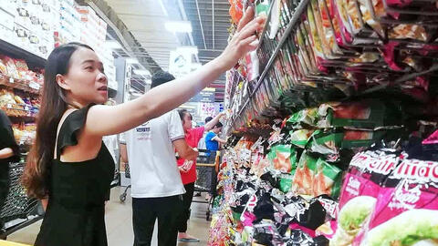 "Cuộc chiến" mì gói: Tranh giành thị phần từ cửa hàng tạp hóa đến siêu thị (bài 1)