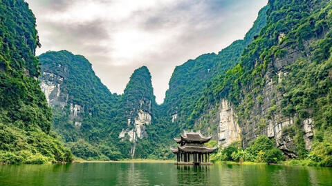 Tạp chí du lịch nước ngoài bình chọn 10 điểm đến đẹp nhất Việt Nam năm 2023