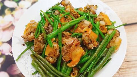 Món ngon mỗi ngày: Cách làm món nghêu xào rau muống đơn giản mà ngon