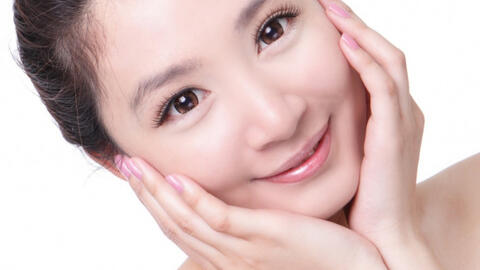 Đông sang, dưỡng ẩm làm sao để da mặt luôn “căng mướt, mịn màng”?
