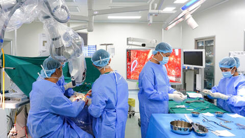 Lần đầu tiên ứng dụng Robot trí tuệ nhân tạo trong phẫu thuật u não và các bệnh lý sọ não tại Việt Nam