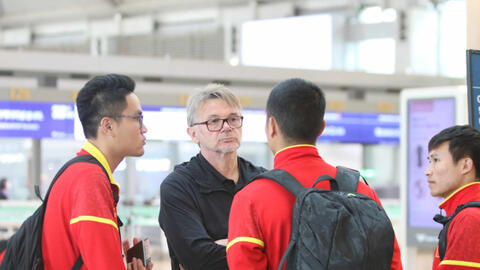 Tiến hành “đại cải tổ”, HLV Troussier đang đánh cuộc tương lai tại tuyển Việt Nam?