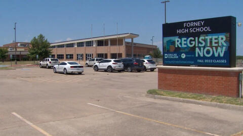 Trường ở Mỹ cấm học sinh mặc váy