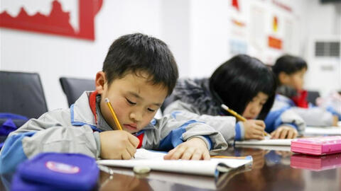 Học sinh đặt câu với từ phức khiến cô giáo tá hỏa: Mới chút tuổi mà đã triết lý thế này!