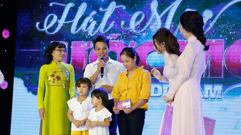 Mẹ chồng dùng giọng hát giúp đỡ con dâu nghèo khó