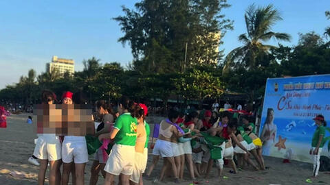 Phụ nữ cởi áo ngực phản cảm trên bãi biển Cửa Lò, đơn vị tổ chức bị xử phạt