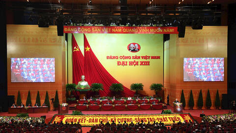 Đại hội XIII làm việc phiên thứ 4, nghe báo cáo, xem xét công tác nhân sự