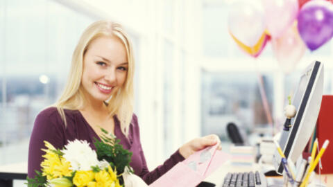 20/10 nên tặng quà gì cho nhân viên nữ?