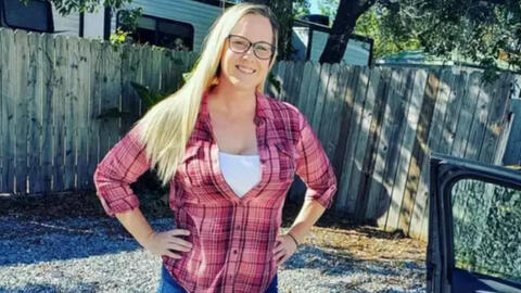 Một bà mẹ đã kiếm được hơn 15.000 bảng Anh nhờ bán sữa của chính mình trên mạng