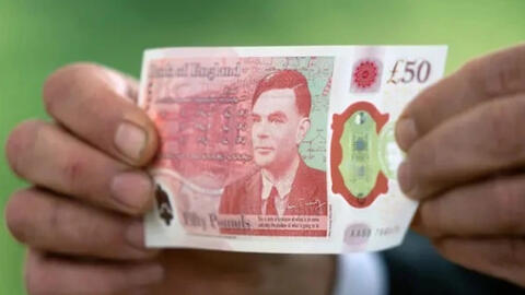 Người dân Anh xếp hàng chờ đổi tiền