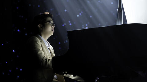 Bùi Anh Tuấn gây xúc động với ca khúc tưởng nhớ nạn nhân mất vì COVID-19