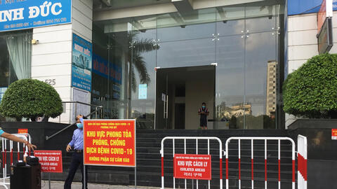Chung cư khu nhà giàu phải phong tỏa vì 2 ca nghi nhiễm COVID-19