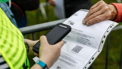 Những nước đi đầu áp dụng "hộ chiếu" vaccine