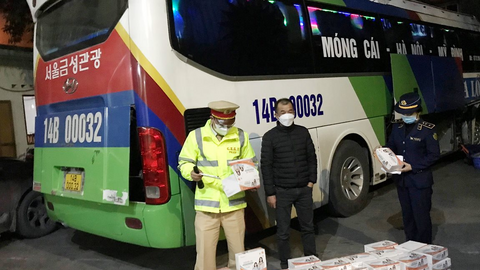 Liên tục phát hiện thuốc, kit test COVID-19 trôi nổi