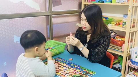 Ở nhà vì dịch COVID-19, trẻ ít giao tiếp có thể ảnh hưởng đến sự phát triển ngôn ngữ