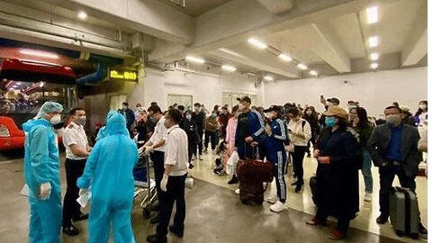 Sân bay Nội Bài dừng nhập cảnh hành khách