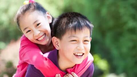 Những đứa trẻ khôn khéo khi còn nhỏ thường mắc những "khuyết điểm" sau đây: Cha mẹ nên tự hào chứ đừng ngăn cấm