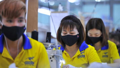 Lao động nữ gặp nhiều khó khăn trong mùa dịch