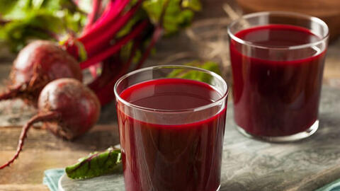 Thức uống màu đỏ này vô cùng tốt cho phụ nữ tuổi 40: Vừa giúp da sáng lại còn khỏe tim và não