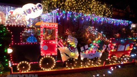 Không khí đón Giáng sinh và Năm mới trên khắp thế giới