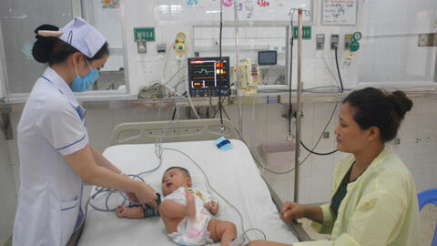 Bác sĩ khuyến cáo những sai lầm khi chăm sóc trẻ bị tay chân miệng