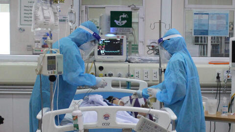 Bệnh nhân phi công người Anh dương tính trở lại, tiên lương còn nặng