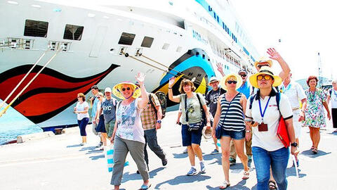 Thủ tướng chỉ đạo xây dựng lộ trình mở cửa đón khách du lịch quốc tế