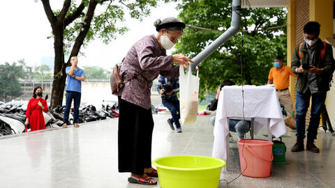 Hà Nội đã có cây "ATM gạo" hỗ trợ người khó khăn trong mùa dịch