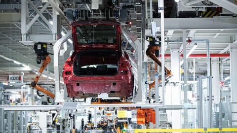 Xung đột Nga- Ukraina đẩy các nhà sản xuất ô tô vào cuộc khủng hoảng chuỗi cung ứng mới