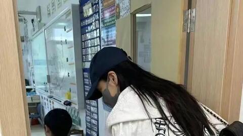 Kiếm được rất nhiều tiền một năm nhưng ngôi trường cặp sao này cho con đi học lại... rẻ đến bất ngờ, cư dân mạng nhận xét như này