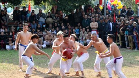 Sôi động cùng Hội “vật cầu” Thúy Lĩnh