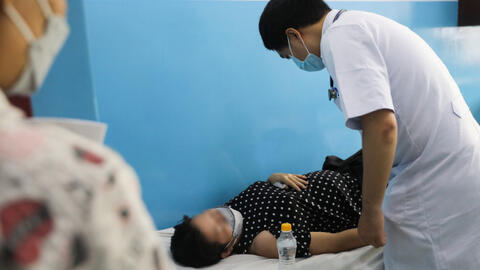 Chưa có phác đồ điều trị sốt xuất huyết riêng cho người mang thai, bác sĩ cảnh báo mẹ bầu sốt xuất huyết dễ trở nặng, rối loạn đông máu