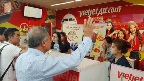 Khách hàng bức xúc vì VietJet hoãn chuyến 7 giờ sáng đến 23 giờ đêm