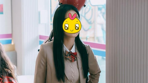 Mỹ nhân U30 "cưa sừng làm nghé" đẹp rụng rời, tạo hình học sinh còn trẻ hơn thuở mới vào nghề