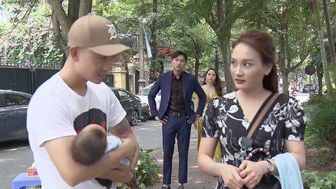 'Về nhà đi con' tập 67: Vũ tức điên khi thấy Dũng chăm sóc cho Thư và con trai