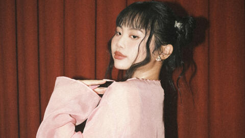 "Đẩy xe bò" của Phương Mỹ Chi là tín hiệu cho đề văn "Vợ nhặt" của kì thi Tốt nghiệp THPT?