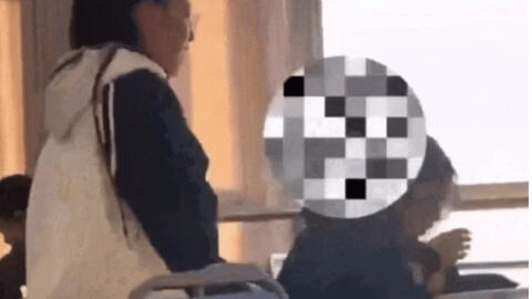 Nữ sinh có hành động hung hăng trong thư viện, phản ứng của nhà trường gây tranh cãi: Đây có thật là môi trường sư phạm?