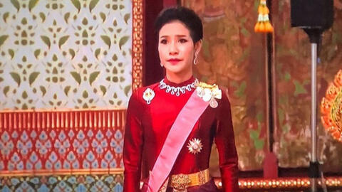 Vua Thái tiếp tục sa thải thêm 6 cận thần