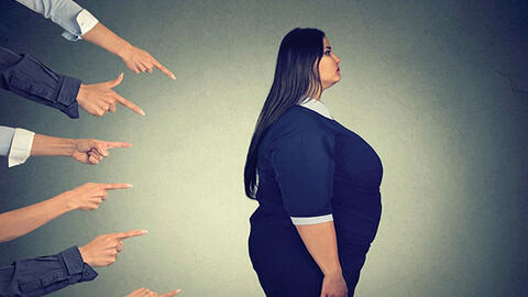 Tại sao chúng ta lại mù quáng chạy theo những điều không tưởng về ngoại hình?