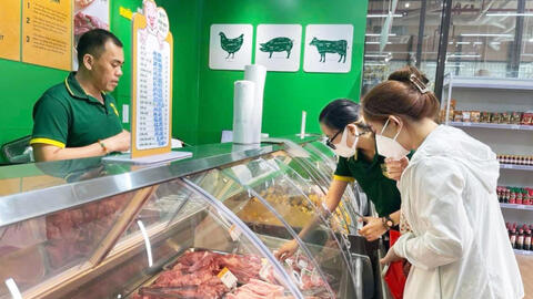 Doanh nghiệp lớn tranh nhau bán thịt heo